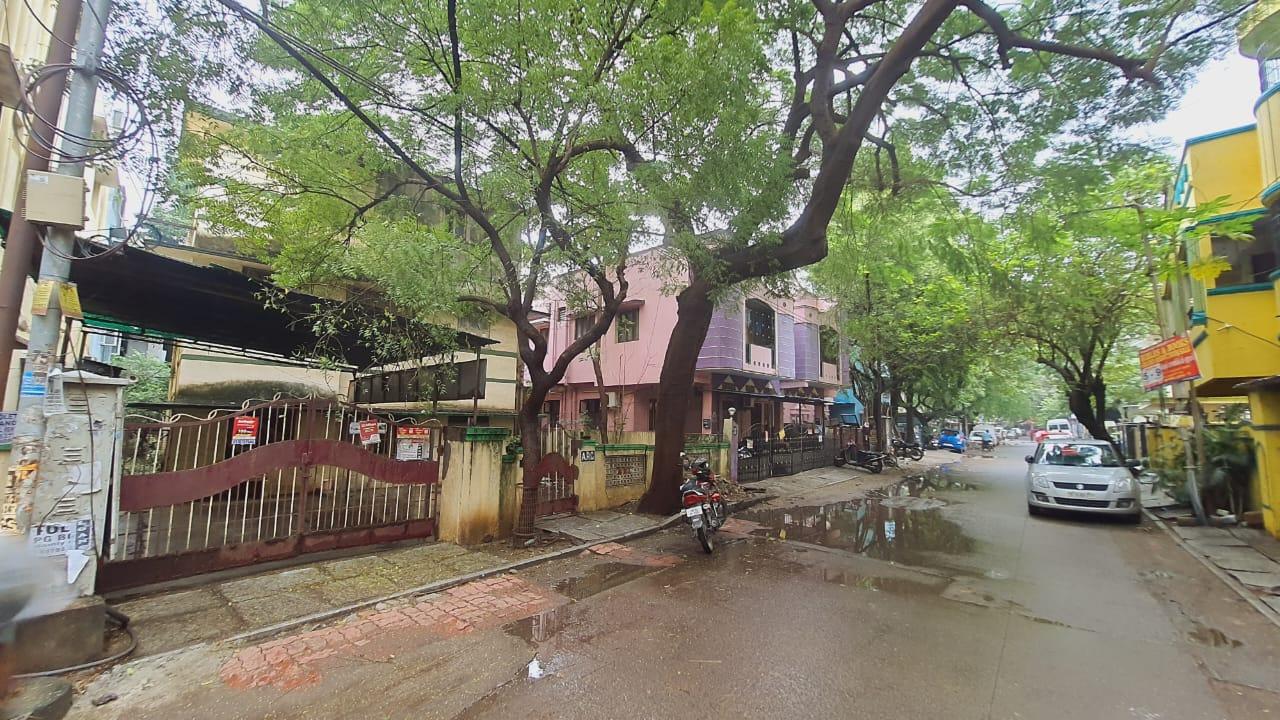 LAND WITH OLD HOUSE FOR SALE IN KODAMBAKKAM AT CHENNAI