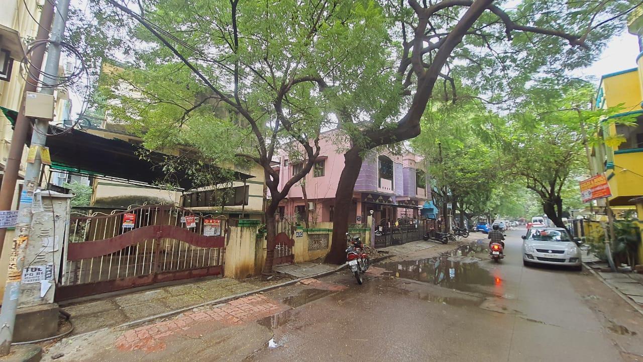 LAND WITH OLD HOUSE FOR SALE IN KODAMBAKKAM AT CHENNAI